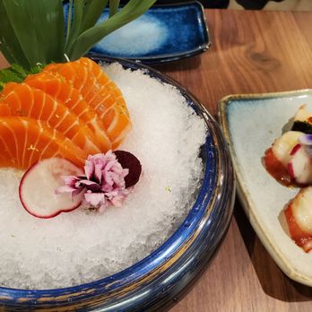 Haruka Sake and Sushi - Salmon sashimi and octopus sushi - Sushi Bars Near Me - Pasadena, California