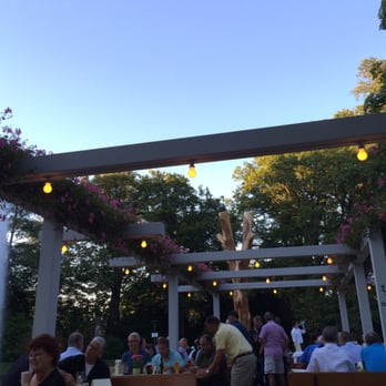 Biergarten am Park - Beautiful fountains and flowers - Bavarian Near Me - Augsburg, BY