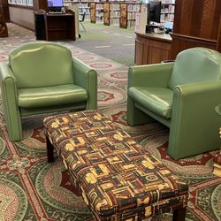 Oldsmar Public Library - Love the comfortable seats and book stack table!