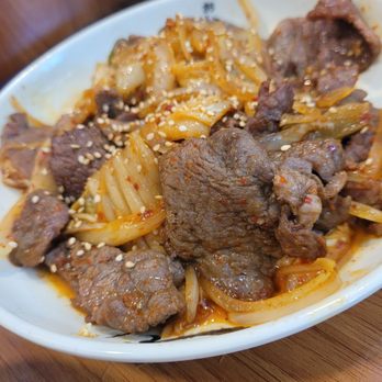 Aroma Eatery - a plate of beef and onions - Taiwanese Near Me - Burnaby, British Columbia Aroma Eatery - a plate of beef and onions - Taiwanese Near Me - Burnaby, British Columbia