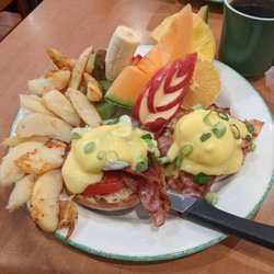 Cora Breakfast and Lunch - Bene dic tine. Bacon tomato. Yum