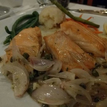 Le Petit Bistro - Salmon - French Near Me - Mountain View, California