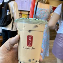 Gong Cha - Chilling with the youngsters and listening to the hip music at this location