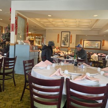 Yang Chow - Comfy and calm on a rainy Monday at lunch time! - Chinese Near Me - Pasadena, California Yang Chow - Comfy and calm on a rainy Monday at lunch time! - Chinese Near Me - Pasadena, California