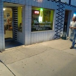 Los Arcos Mexican Restaurant - The cozy storefront.