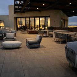 Level 5 Rooftop Restaurant - Beautiful patio