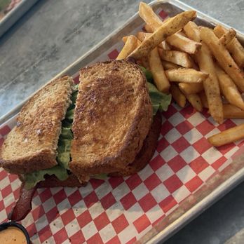 The 5 Spot - Fried Green Tomato BLT - American Near Me - Savannah, Georgia