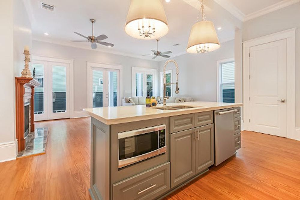 Slide of Castillo Builders