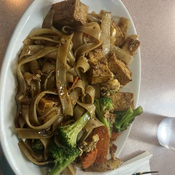 Tee Jay's Corner Cafe - Drunken noodles with tofu - Indonesian Near Me - Carson City, Nevada