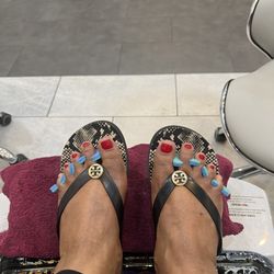 Diva Nails & Spa - Just had a relaxing post Christmas and much needed pedicure by Courtney!