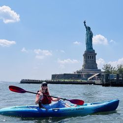 Urban Paddle - Visit the Statue of Liberty on kayaks!