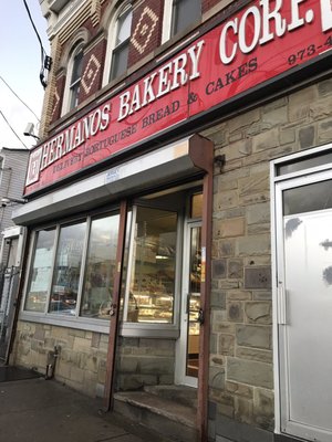 Hermanos Bakery by null