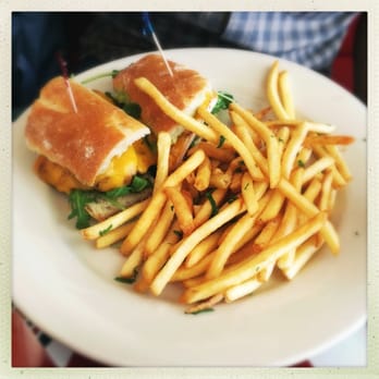 Juliette Restaurant - Chicken sandwich - Bars Near Me - Brooklyn, New York