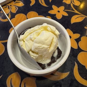 Islands Restaurant - Fudge Brownie with Vanilla Ice cream - Burgers Near Me - Long Beach, California Islands Restaurant - Fudge Brownie with Vanilla Ice cream - Burgers Near Me - Long Beach, California
