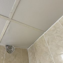 Beau Rivage Beach Resort - Horrible ceiling