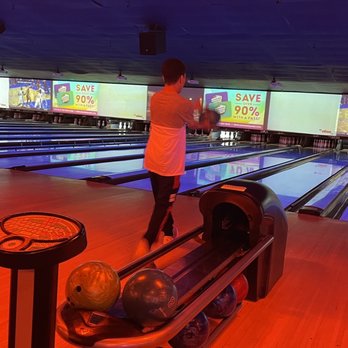 Bowlero Wilmington - Son Bowling - Bowling Near Me - Wilmington, Delaware Bowlero Wilmington - Son Bowling - Bowling Near Me - Wilmington, Delaware