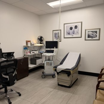 Henderson Wellness - Ultrasound / Imaging room - Medical Centers Near Me - Henderson, Nevada Henderson Wellness - Ultrasound / Imaging room - Medical Centers Near Me - Henderson, Nevada