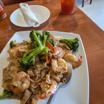 Mine Eathai - Pad See Ew and Thai Tea Lemonade 5/5. - Thai Near Me - Stanton, California