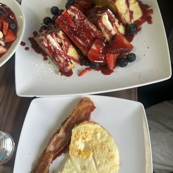 La Mesa Bistro - Strawberry filled French toast - Cafes Near Me - La Mesa, California La Mesa Bistro - Strawberry filled French toast - Cafes Near Me - La Mesa, California