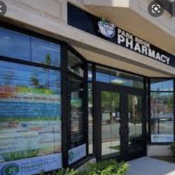 Park Ridge Pharmacy - Park ridge pharmacy "if you can call it a pharmacy" place is a joke.