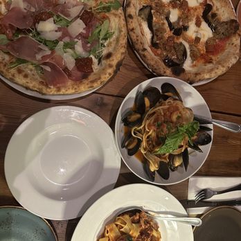 Nodo Restaurant - Prosciutto pizza, eggplant pizza, seafood linguine and duck ragu - Italian Near Me - Toronto, Ontario Nodo Restaurant - Prosciutto pizza, eggplant pizza, seafood linguine and duck ragu - Italian Near Me - Toronto, Ontario