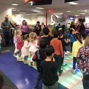 Chuck E. Cheese - How they host the Birthday party - Pizza Near Me - Fairfax, Virginia