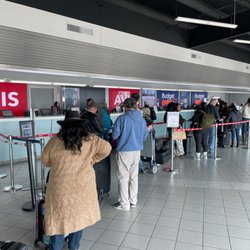 Avis - 2nd Avis employee just came out. We've been here 20 min and seen 1 person move