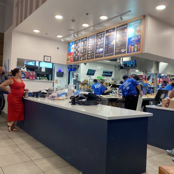 White Castle - Line that wrapped around the building with nobody at the cash register. - Burgers Near Me - Orlando, Florida
