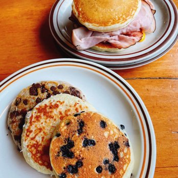 Polly's Pancake Parlor - Breakfast & Brunch Near Me - Sugar Hill, New Hampshire Polly's Pancake Parlor - Breakfast & Brunch Near Me - Sugar Hill, New Hampshire