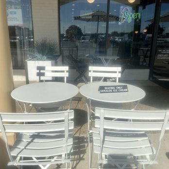 Gerald's Ice Cream Bar - Small outdoor seating area available - Ice Cream & Frozen Yogurt Near Me - Virginia Beach, Virginia Gerald's Ice Cream Bar - Small outdoor seating area available - Ice Cream & Frozen Yogurt Near Me - Virginia Beach, Virginia