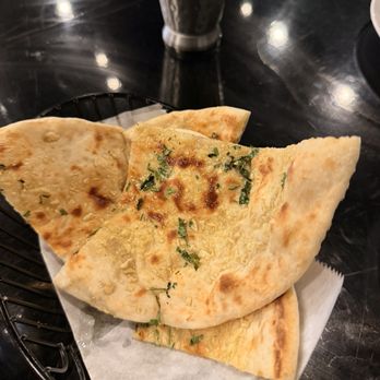 DESI TADKA indian Restaurant DULUTH - Garlic naan - Indian Near Me - Duluth, Georgia