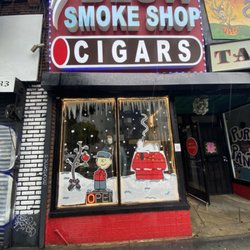 Blow Smoke Shop - Snoopy and the gang during the holidays