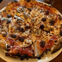 Tappi - Burned veggie pizza