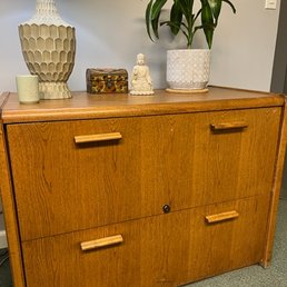Locking filing cabinet
