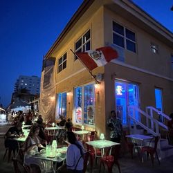 7 Tables on the Beach