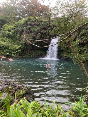Upper Waikani Falls by null