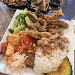 Pork chop rice, pig ear , cold beef slices Pork chop rice, pig ear , cold beef slices