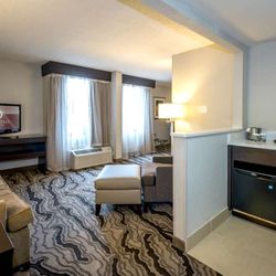 DoubleTree by Hilton Hotel Montgomery Downtown - Guest room