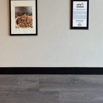 Mondo's Pizza - Inside Restaurant - Pizza Near Me - Aurora, Colorado