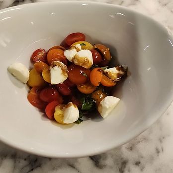 Artizen - Caprese salad - Cafes Near Me - Honolulu, Hawaii