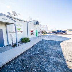 Green Tree Medicinals - Large parking lot