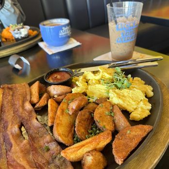 Makers & Finders - Egg, bacon, and Eggs, Bacon & Potato Skillet - Breakfast & Brunch Near Me - Henderson, Nevada