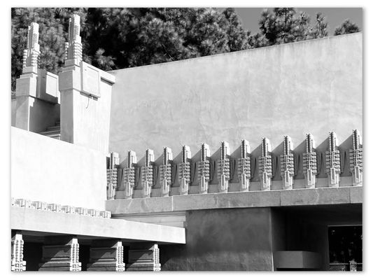 Hollyhock House by null