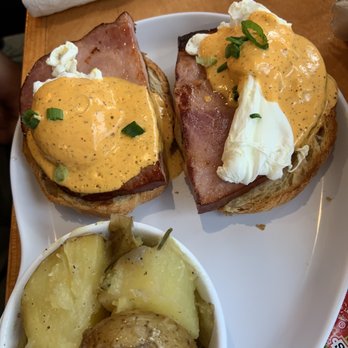 Two Chicks Cafe - Eggs Benedict - Breakfast & Brunch Near Me - New Orleans, Louisiana Two Chicks Cafe - Eggs Benedict - Breakfast & Brunch Near Me - New Orleans, Louisiana