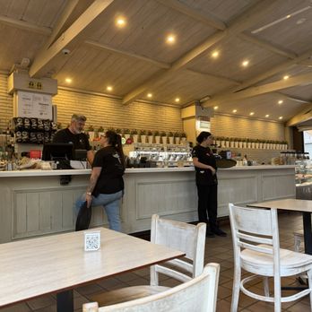 Montroig - Photo 13: Counter - Coffee & Tea Near Me - Sitges, B Montroig - Photo 13: Counter - Coffee & Tea Near Me - Sitges, B