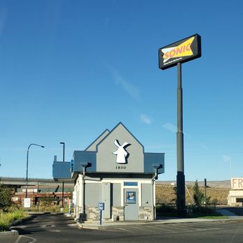 Dutch Bros Coffee - Easy on, easy off freeway access - Coffee & Tea Near Me - Ellensburg, Washington