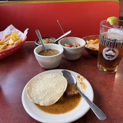 Nuevo Leon Restaurant - Que buen recibimiento. Antes de ordenar una rica botan de la casa