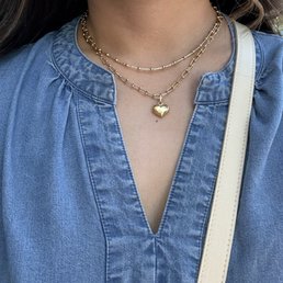 Top necklace is the one purchased from the shop. Top necklace is the one purchased from the shop.