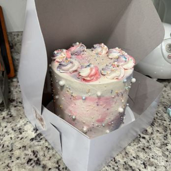 Meechycakes - Cake was nicely prepared in a protective box for easy, safe transport. - Desserts Near Me - Whittier, California