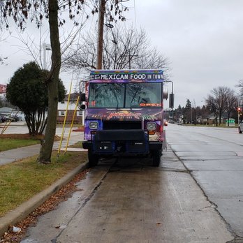 El Taco Maya MKE - a food truck parked on the side of the road - Food Trucks Near Me El Taco Maya MKE - a food truck parked on the side of the road - Food Trucks Near Me